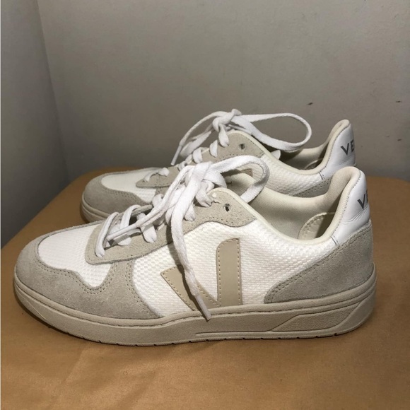 Veja V-10 Women’s Sneakers - Picture 4 of 9